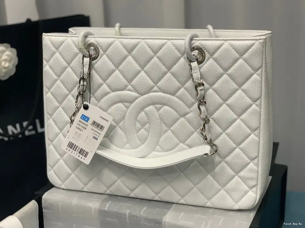 First Bag Ru CHANEL BAG TOTE 0604